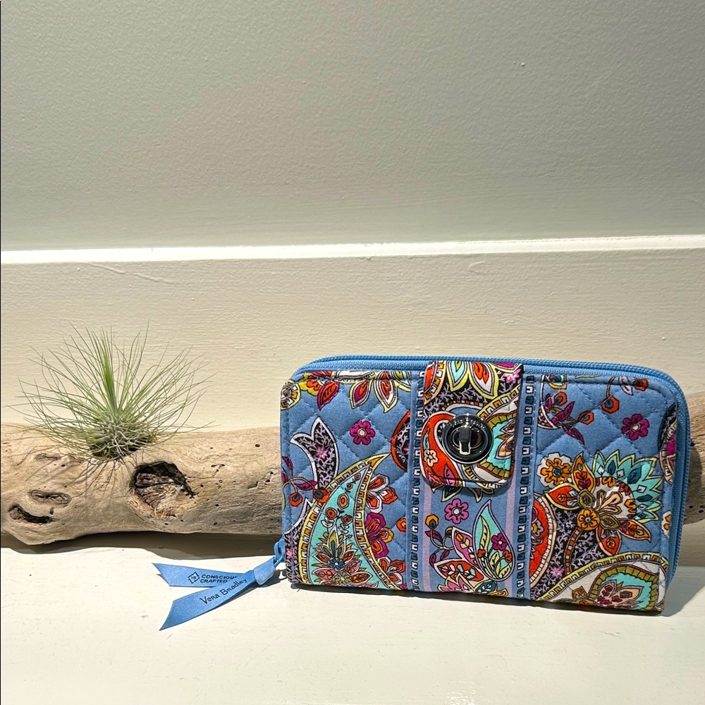 🩵 Vera Bradley RFID Turnlock Wallet Provence Paisley - Brand New